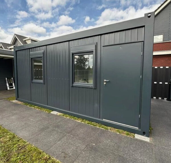 Conteneur Isolé de 6 x 3 mètres avec Toilettes et Cuisine RAL 7016