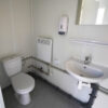 Conteneur Isolé de 6 x 3 mètres avec Toilettes et Cuisine RAL 7016