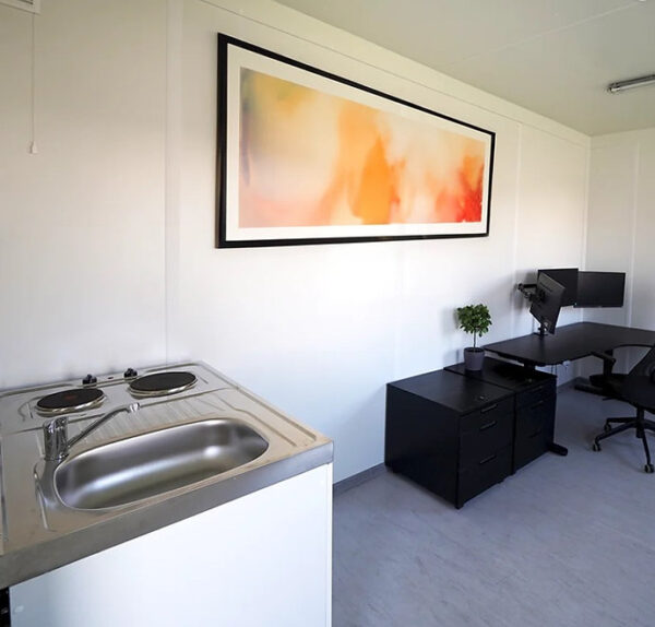 Conteneur Isolé de 6 x 3 mètres avec Toilettes et Cuisine RAL 7016