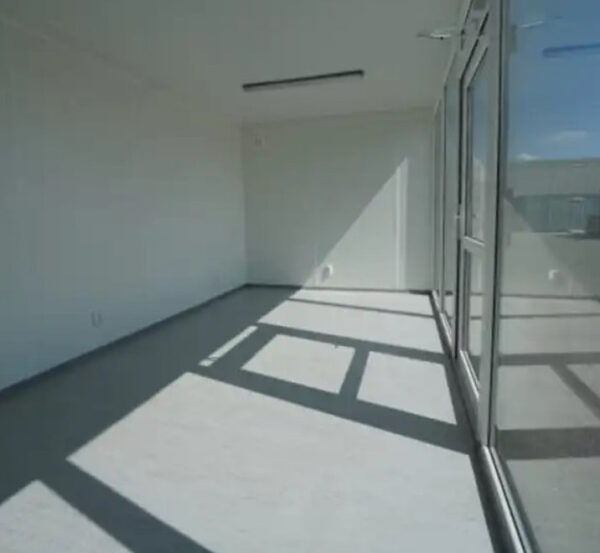 Conteneur 6x3 mètres avec Paroi Vitrée - RAL 7016