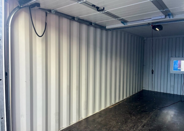 conteneur 20 pieds 4j Conteneur maritime 20 pieds + porte sectionnelle + fenêtre