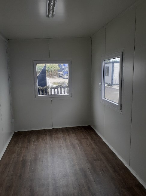 Conteneur bureau 21 m2 avec WC + kitchenette