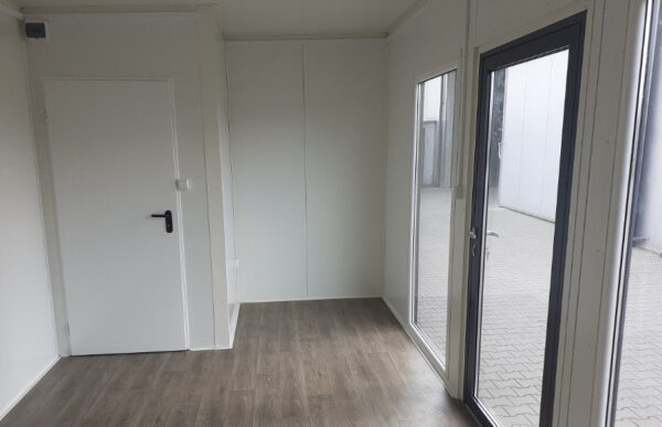 Conteneur de bureau commercial 18 m2 avec toilettes