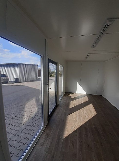 Conteneur de bureau commercial 18 m2 avec toilettes