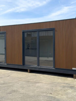 Conteneur 6x3 mètres Modèle Milan avec Toilettes et Cuisine