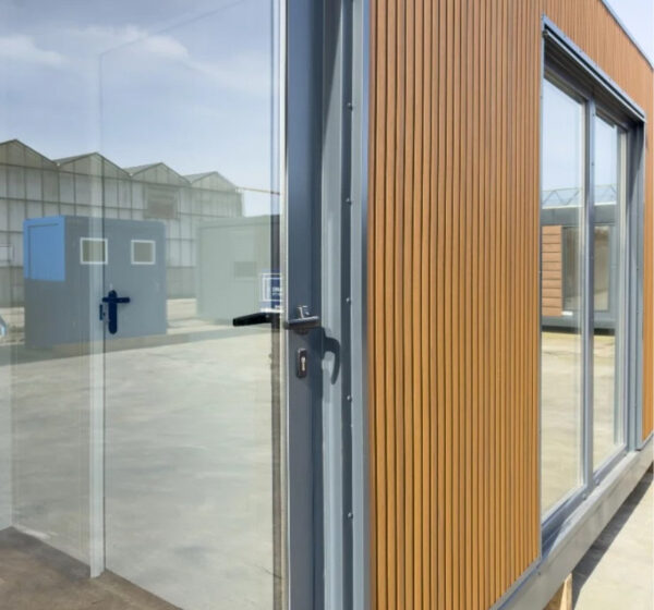 Conteneur 6x3 mètres Modèle Milan avec Toilettes et Cuisine