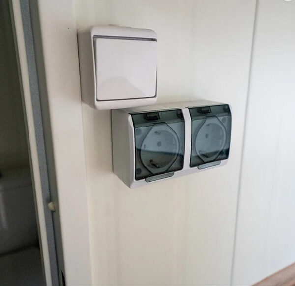 Conteneur 6x3 mètres Modèle Milan avec Toilettes et Cuisine