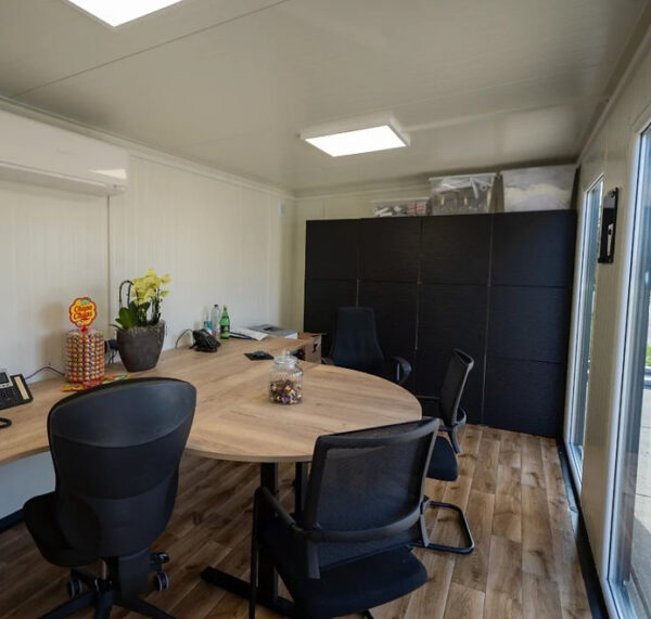 Conteneur 6x3 mètres Modèle Milan avec Toilettes et Cuisine